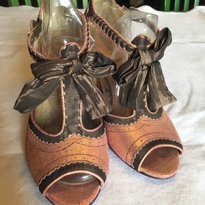 Kenzie Beloved 8 Rose Pink Gold Brown bows t-strap